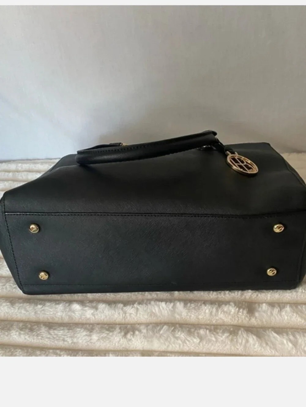 EUC Henri Bendel 3 section satchel